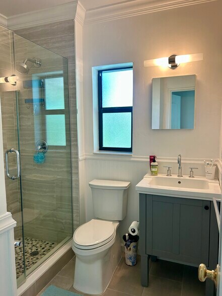 Building Photo - 122 Peruvian Ave