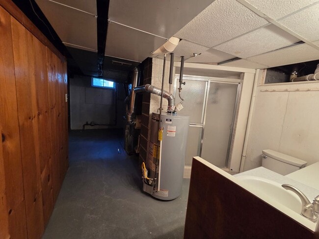 Building Photo - Beautiful 4 bedroom in Forest Hills