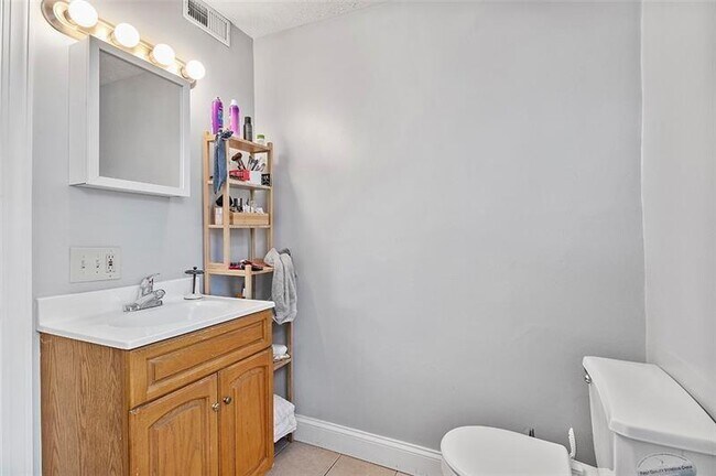 Building Photo - 858 Western Ave