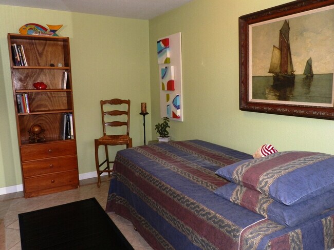 Building Photo - 208 27th Ave E