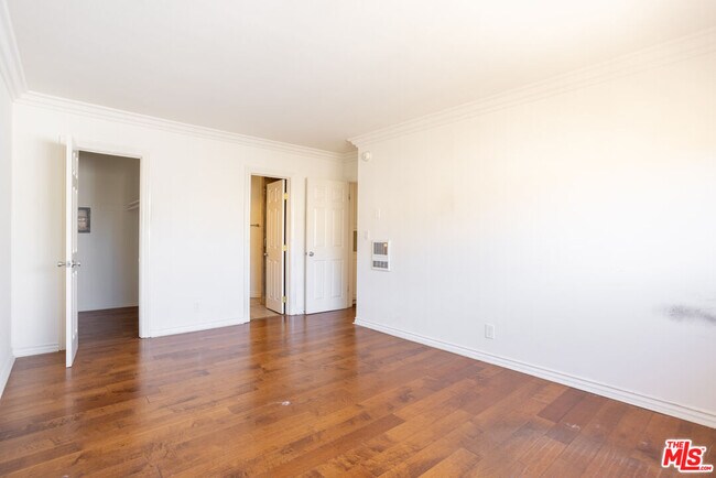 Building Photo - 2616 5th St