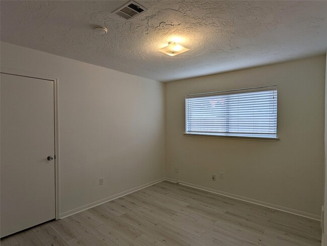 Building Photo - 12214 Meadow Berry Dr