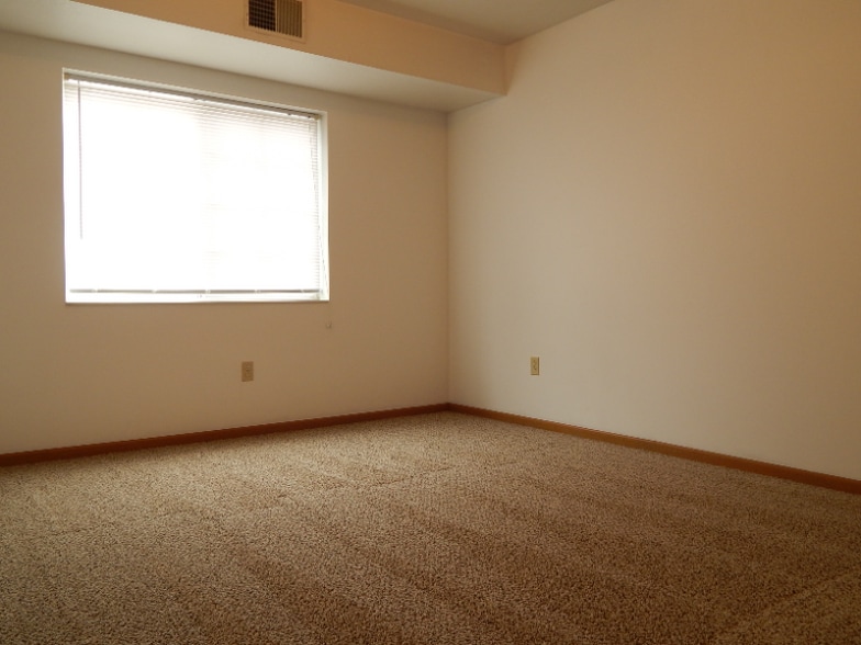 Building Photo - 1112 W 4th St