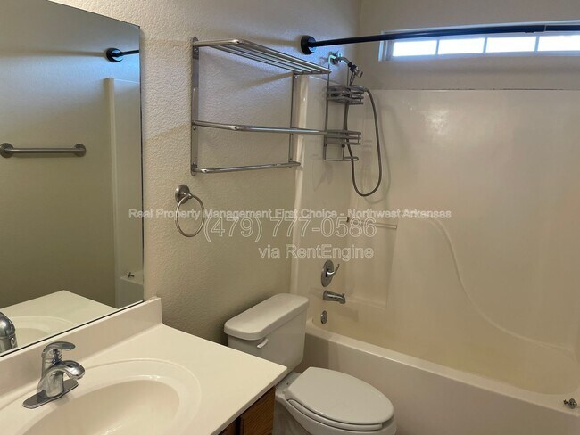 Building Photo - 511 Brookfield Dr