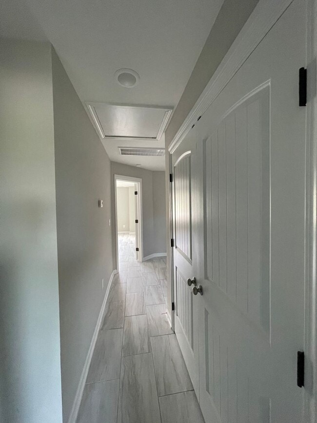 Building Photo - 3 Bedroom 2.5 Bath Townhouse in Columbia! ! Apply-your application fee will be credited to your f...