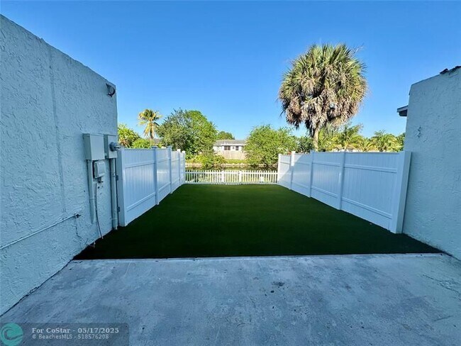 Building Photo - 7902 SW 8th St