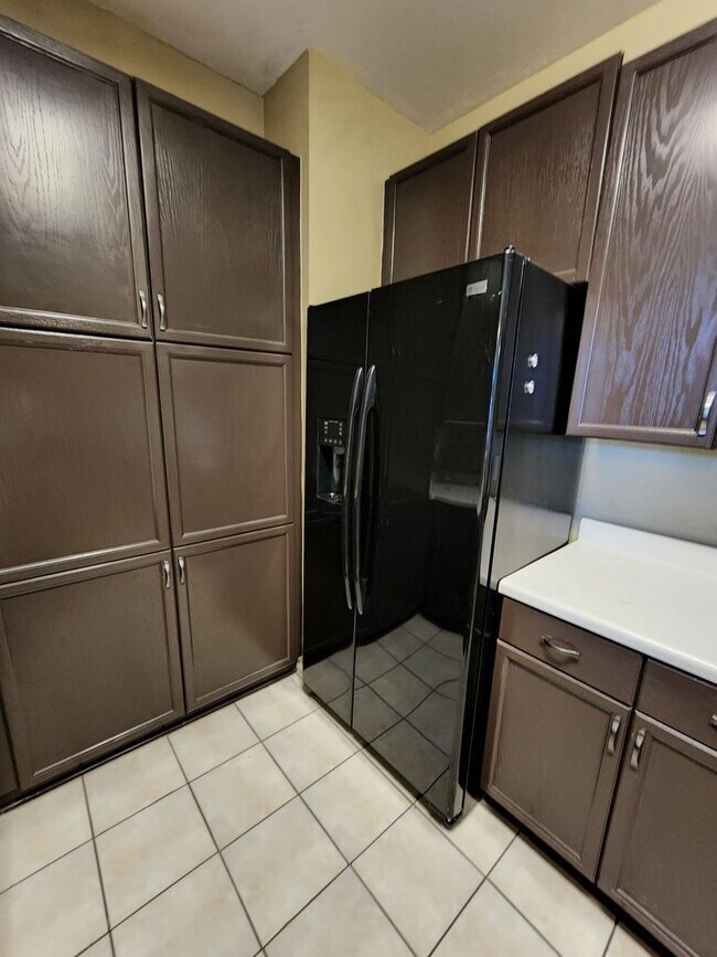 Building Photo - 2 Bed 2 Bath Condo With Balcony!