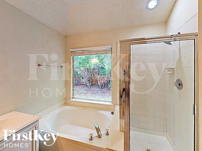 Building Photo - 1003 Prado Real Dr