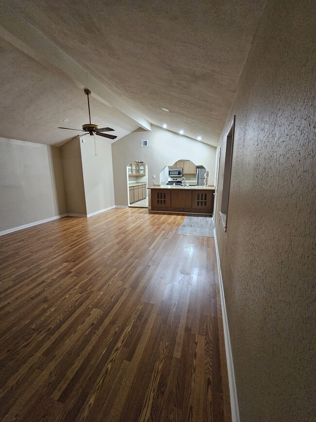 Building Photo - 526 Heidrich St