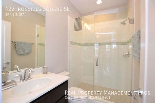 Building Photo - 422 Ironsides Square SE