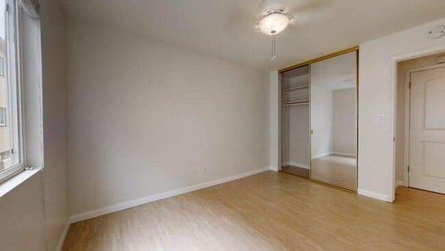 Building Photo - 503 Avenue G - C