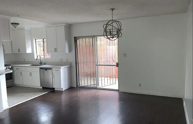 Building Photo - 2412 S Shenandoah St