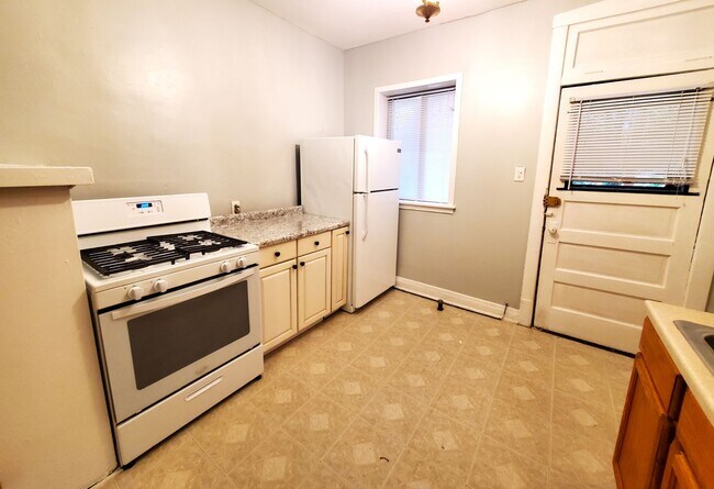 Building Photo - 2066 W Hutchinson St