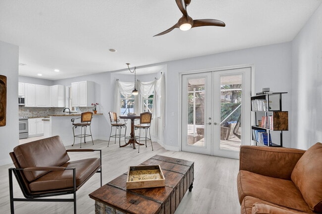 Building Photo - 1605 E Classical Blvd