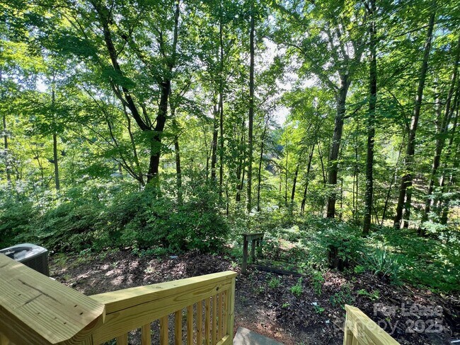 Building Photo - 491 Robinson Rd