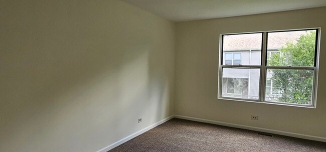 Building Photo - 1 Acorn Ln