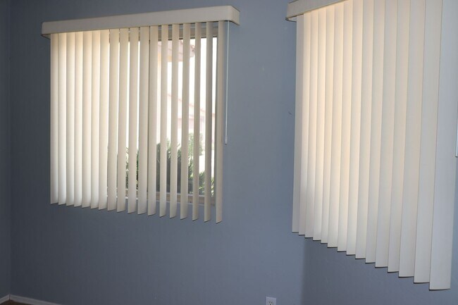 Building Photo - 4943 W Rosebay Dr