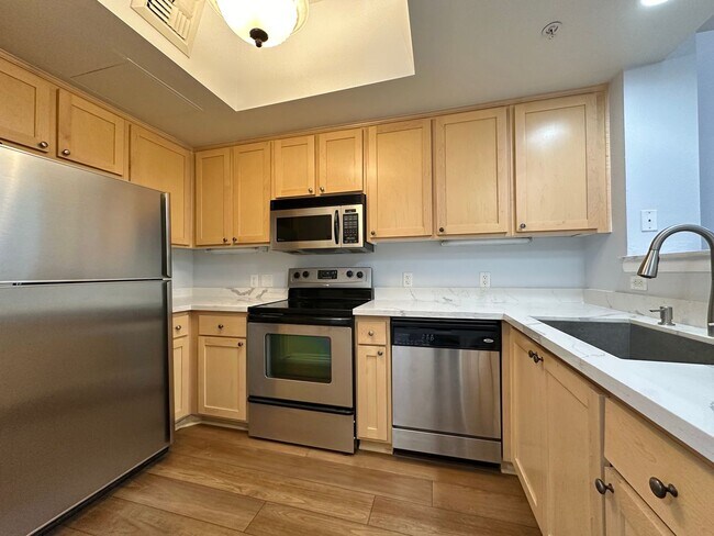 Building Photo - Beautiful Laurel Bay Condo Across from Balboa Park