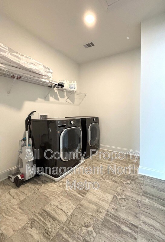 Building Photo - 382 Tillman Pass