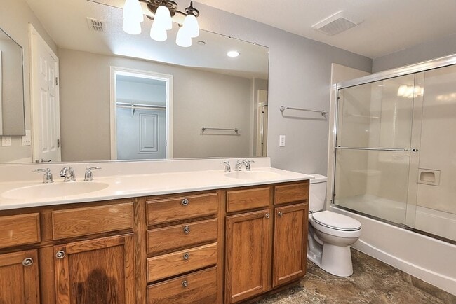 Building Photo - Beautiful Condo in Gated Community for Rent!