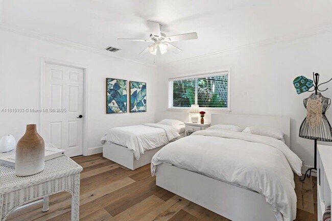 Building Photo - 65 Hendricks Isle
