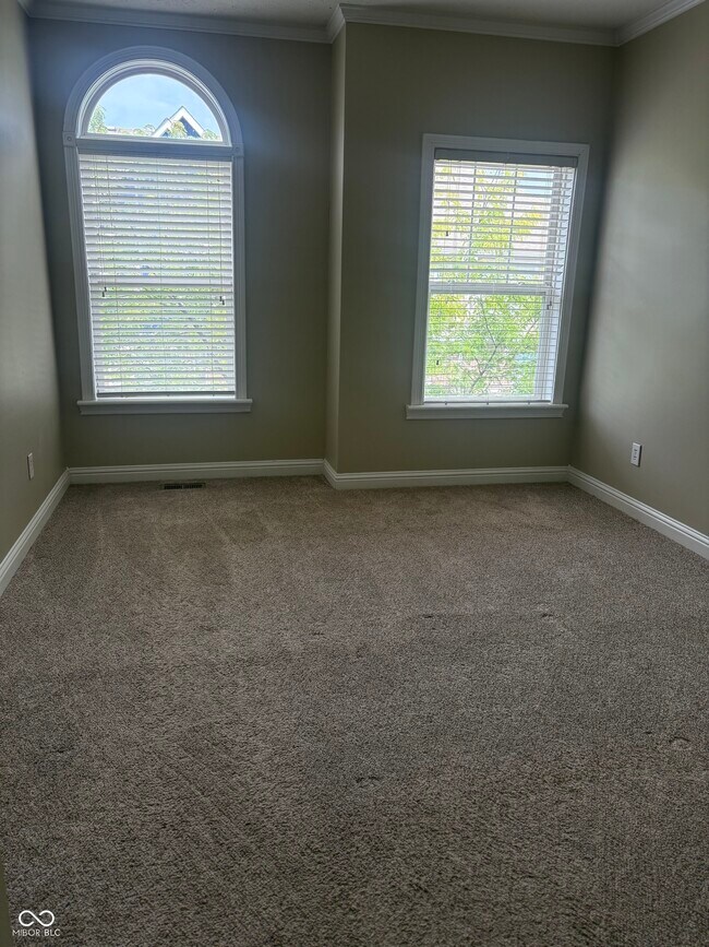 Building Photo - 1467 Oakhill Dr