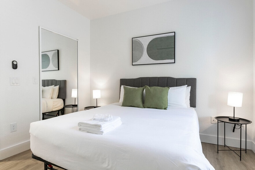 Building Photo - 15608 N 71st St