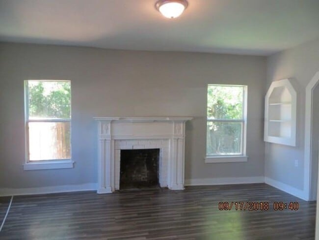 Primary Photo - Updated 2 Bedroom!