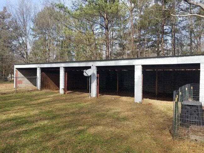 Building Photo - 180 N Burson Ave