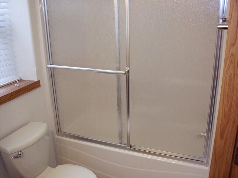 Building Photo - 1303 E 2nd St