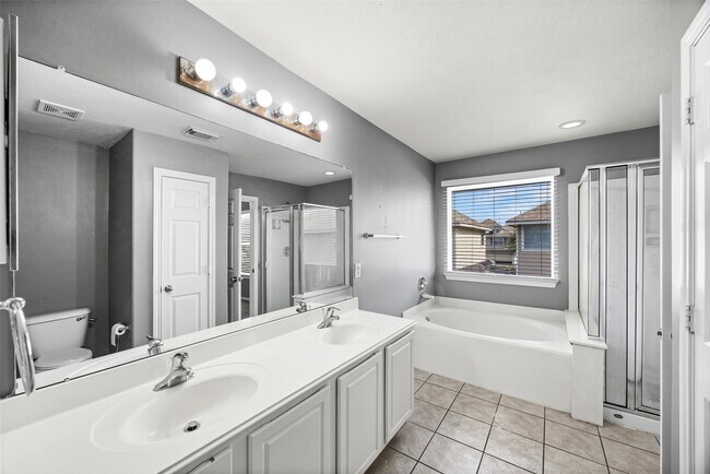 Building Photo - 12427 Oriole Lake Way