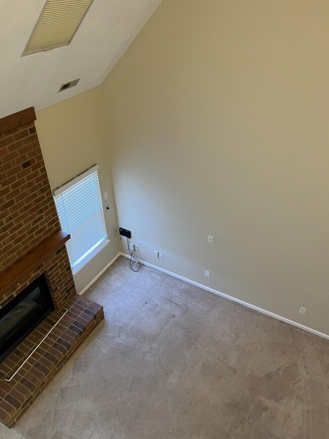 Building Photo - 3701 Castlewood Dr