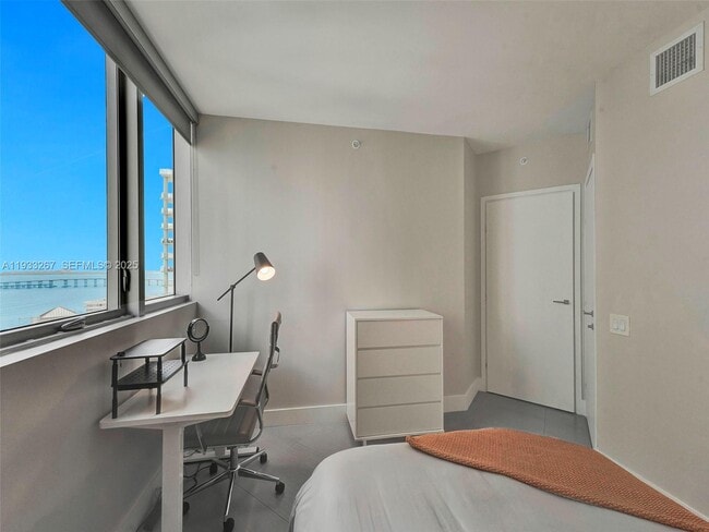 Building Photo - 1300 Brickell Bay Dr