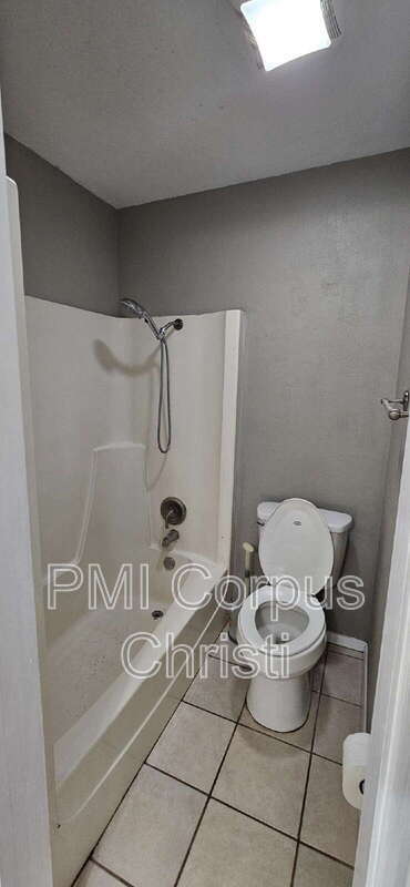 Building Photo - 1022 Delta Dr