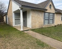 Building Photo - AVAILABLE NOW!!! Very Nice 3 Bedroom Dallas Half Duplex in Duncanville ISD