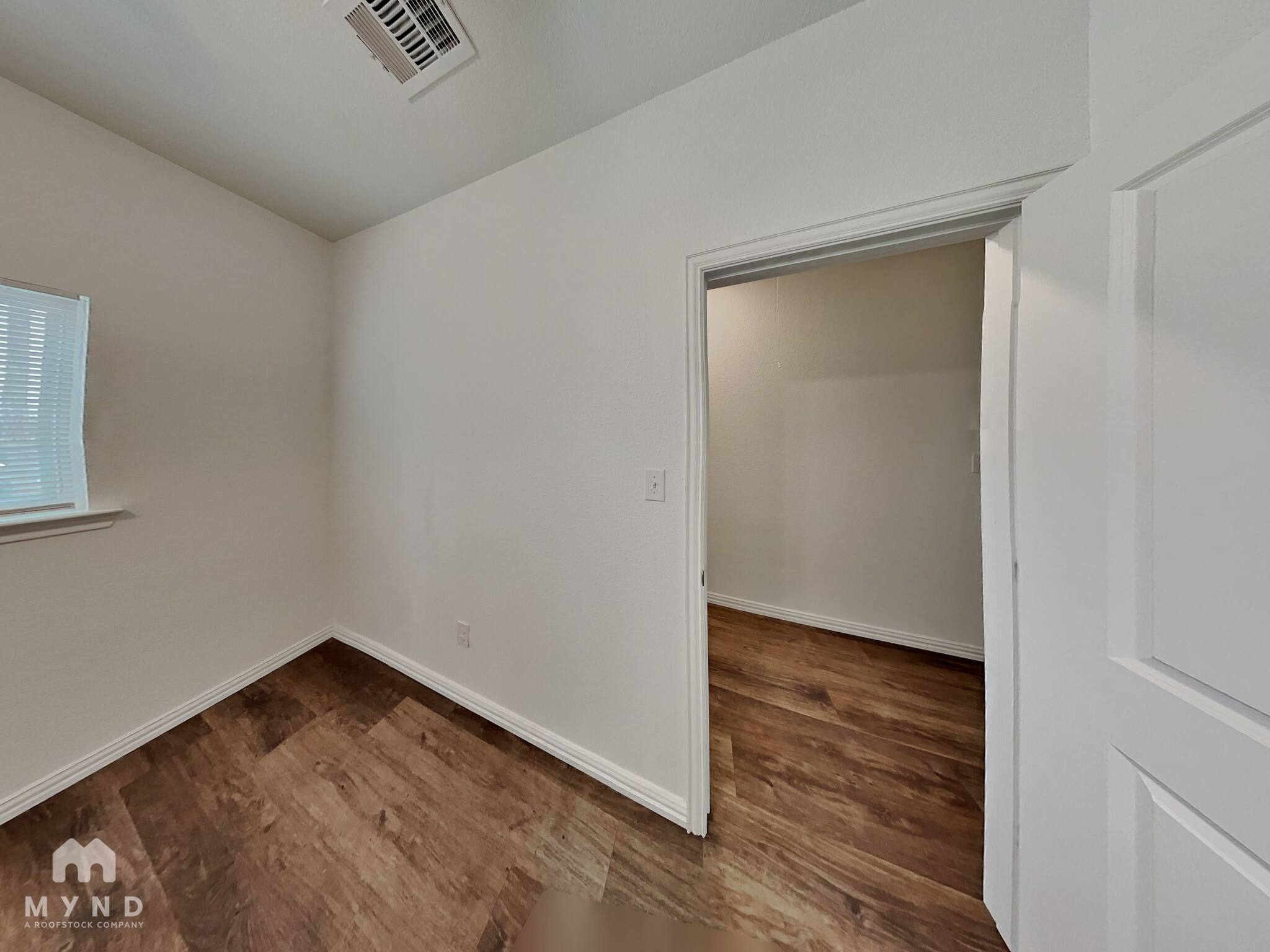 Building Photo - 3230 S Cherry Ln