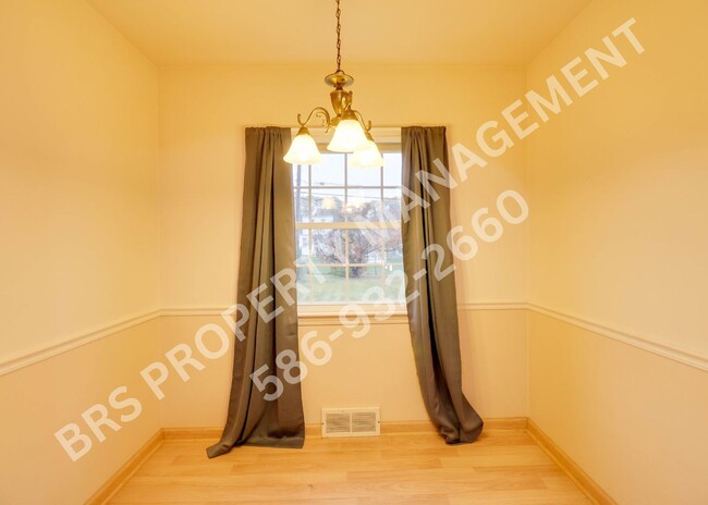 Building Photo - Cozy 3bd, 1ba in Mt. Clemens