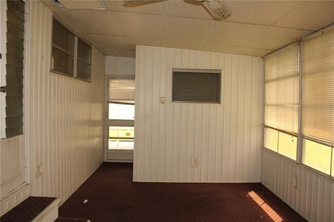 Building Photo - 204 50th Ave Dr W
