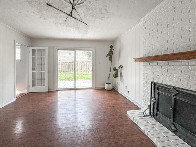 Building Photo - COME MEET YOUR NEW HOME IN KINGS GRANT!