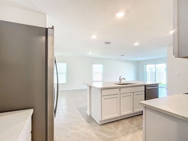 Building Photo - Pet-Friendly 5BR Home in Ocala | Spacious Living in Ocala Crossings South