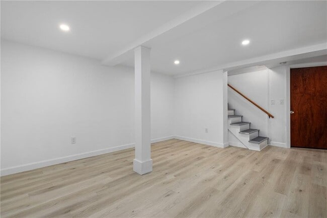 Building Photo - 5 Holten Ave