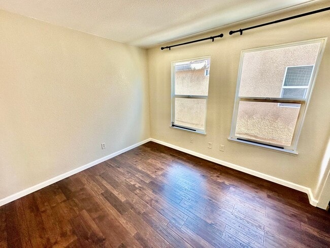 Building Photo - Newly Built Madera 4/3