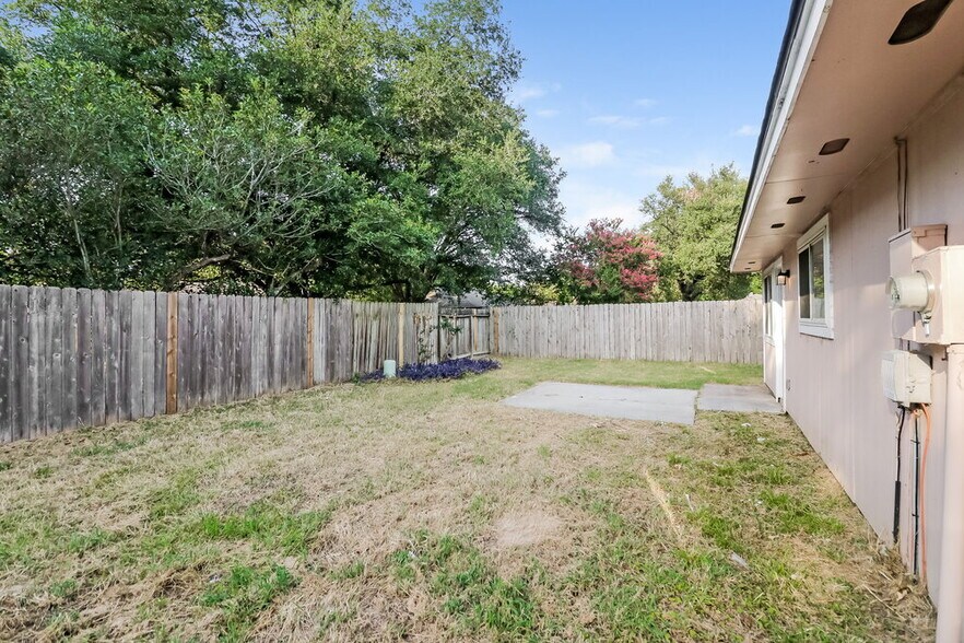 Building Photo - 4718 Roserock Ln