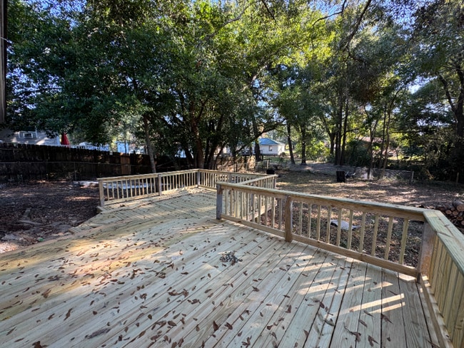 Building Photo - 213 Amellia Pl