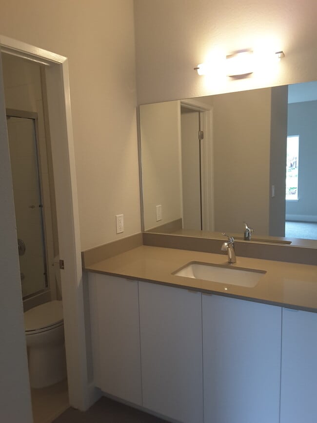 Building Photo - Newly Remodeled Condo Unit - Pet Friendly