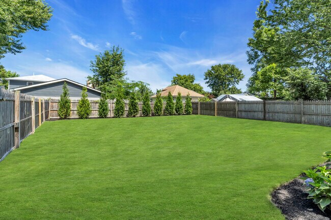 Building Photo - 1205 7th Ave