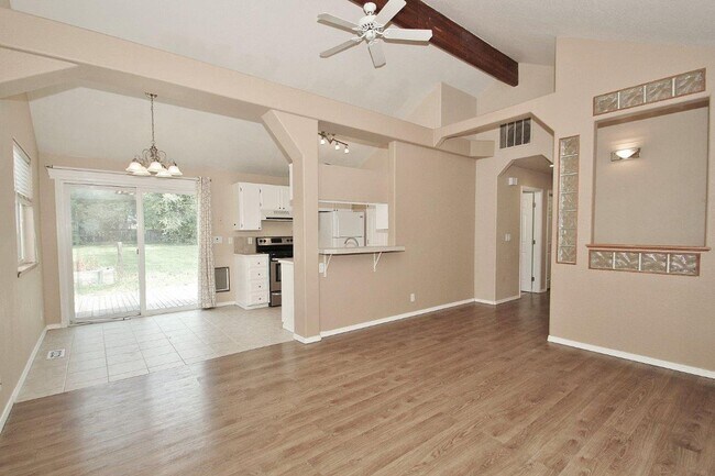 Building Photo - Clean & Move-In Ready Single-Level Home