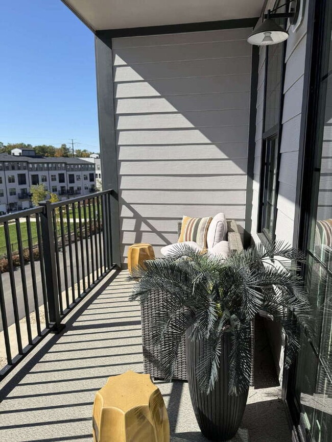 Building Photo - Modern 3-Bedroom Bethany Model Condo in Co...