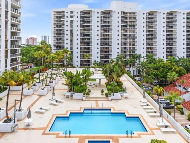 Building Photo - 3610 Yacht Club Dr