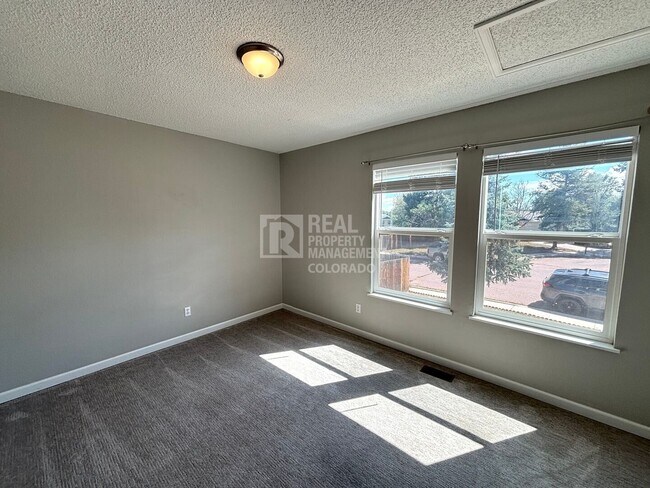Building Photo - 2886 Monica Dr W